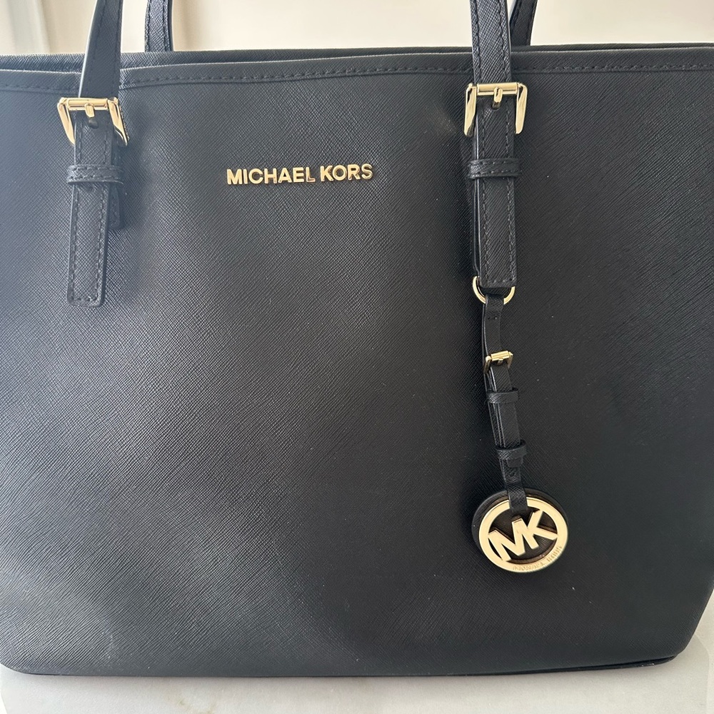 Michael Kors Black Large Jet Set Soffiano Leather Zip Top Tote - Picture 8 of 13